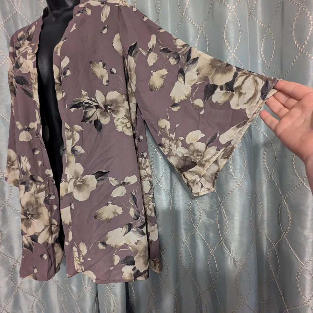 Adrienne Floral Kimono Open Top - Small - Picture 3 of 6